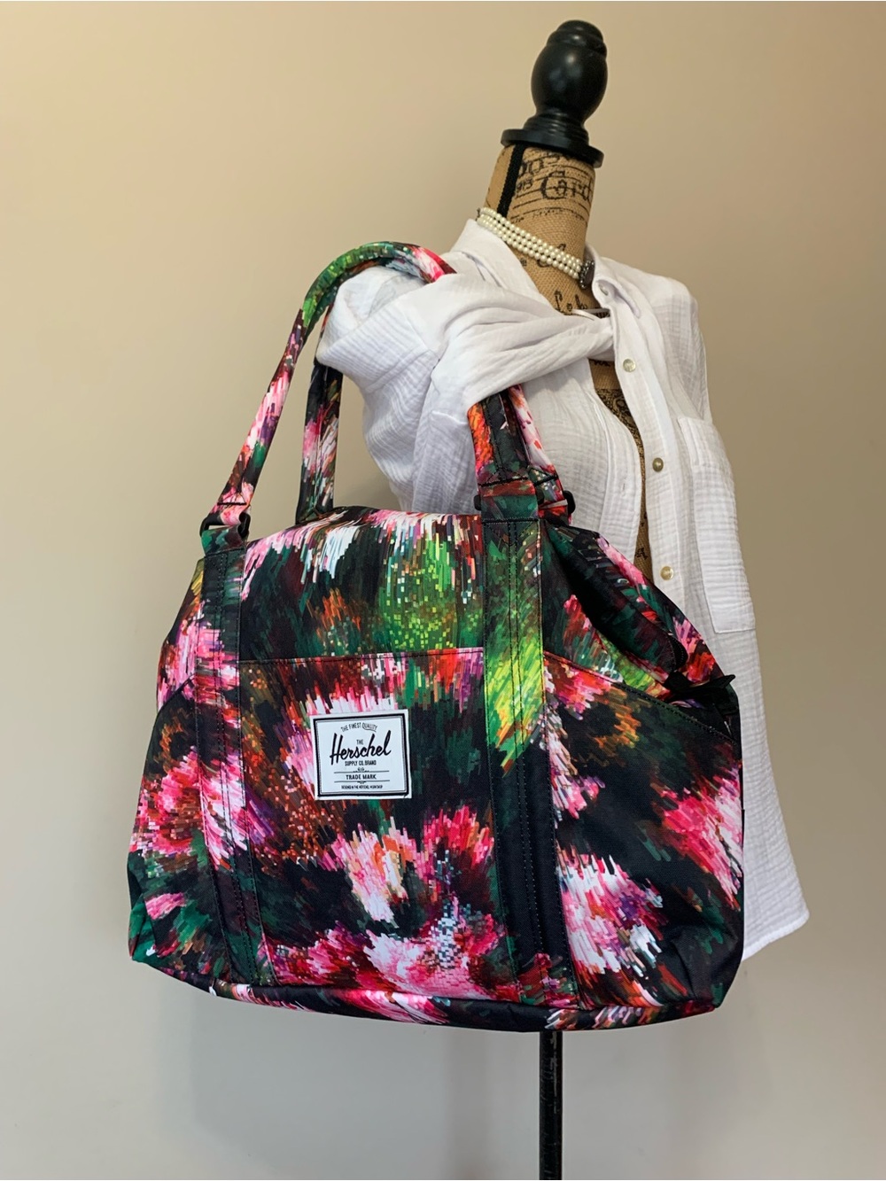 HERSCHEL SUPPLY CO. Pixel floral oversized Strand Sprout LNWOT duffle bag